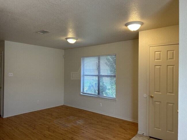 Building Photo - 914 McDaniel Cir