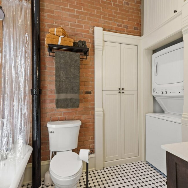 Building Photo - 503 Mathews St