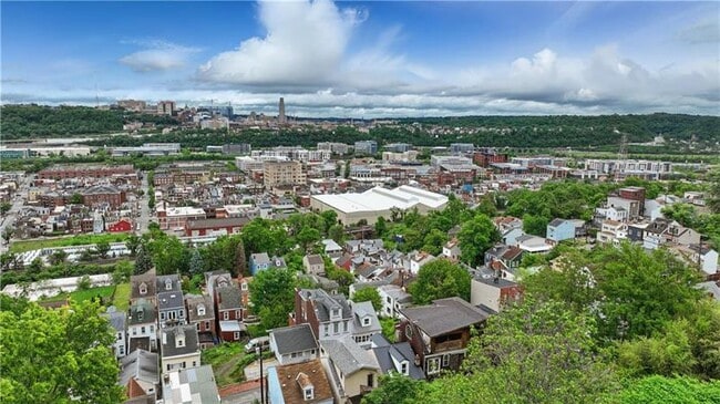 Building Photo - 2511 Mission St