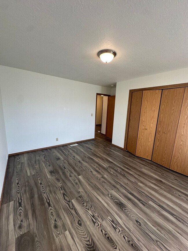 Building Photo - Tranquil & delightful 3-bedroom, 2-bathroo...