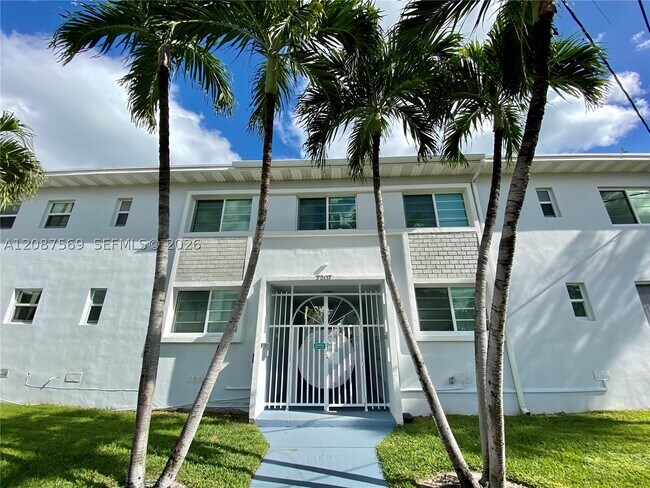 Building Photo - 7207 Bay Dr E