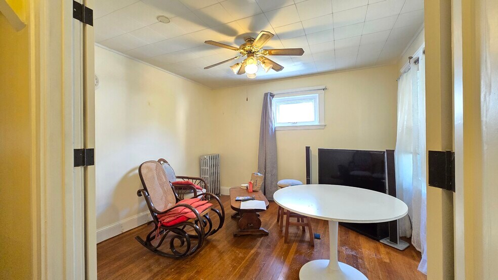 Living room - 59 Hooker St
