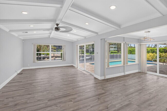 Building Photo - 787 Havana Dr