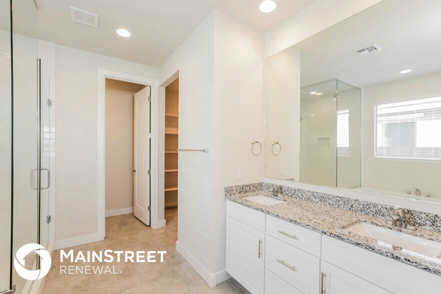 Building Photo - 8708 S 69th Dr