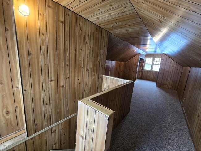 Building Photo - 401 Charles St