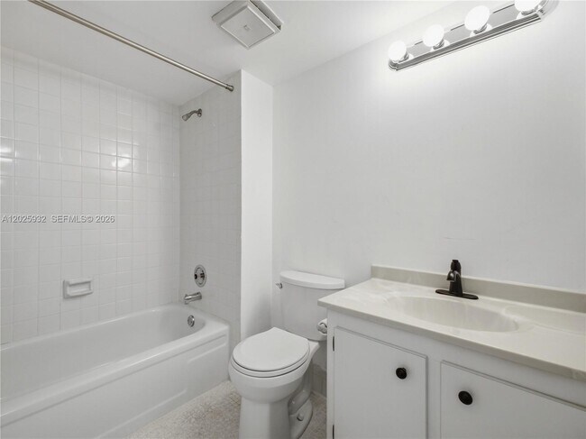 Building Photo - 14623 Bonaire Blvd