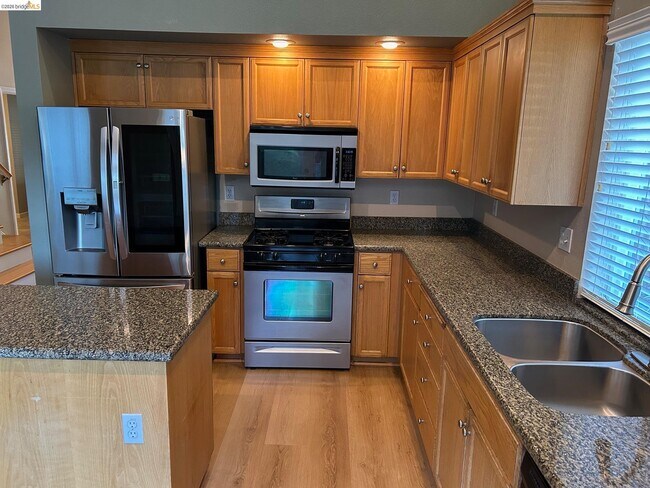 Building Photo - 501 Red Rome Ln