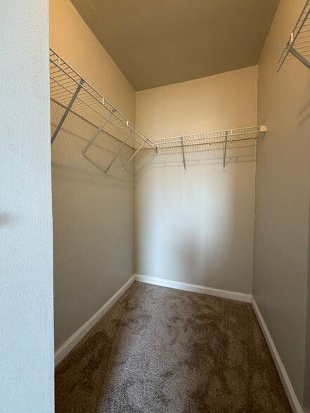 Building Photo - 525 W Hawthorne Pl