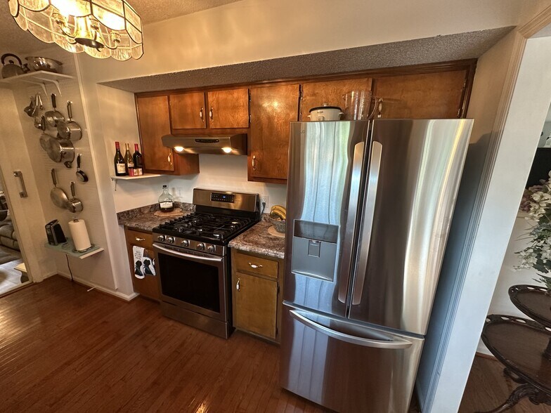 Building Photo - 808 Water View Ter