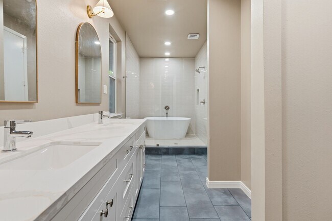 Building Photo - 1616 Kipling St