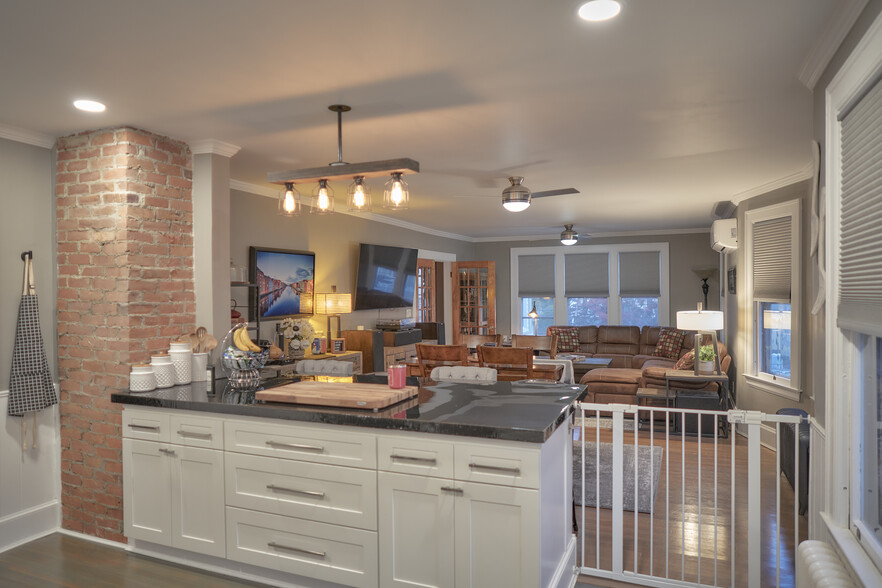 Kitchen Island - 37 Argyle Ave