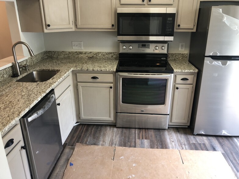 Kitchen - 9619 Lambeth Ct