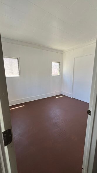 Building Photo - 1071 Dundas St