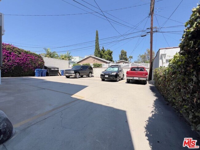 Building Photo - 1532 Rosalia Rd