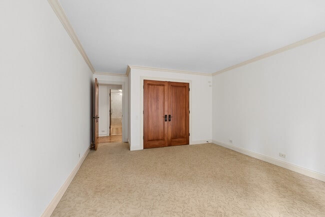 Building Photo - 200 E Delaware Pl