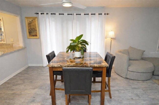 Building Photo - 3873 Pompano Dr SE