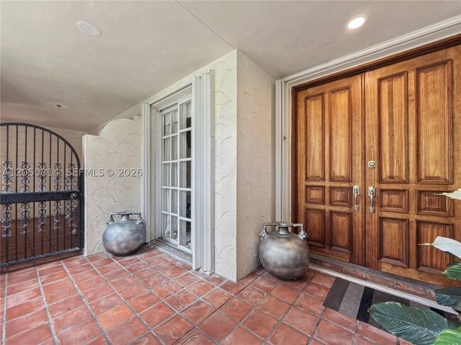 Building Photo - 2124 Fisher Island Dr