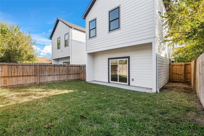 Building Photo - 2213 Lee St