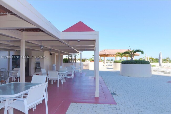 Building Photo - 20185 E Country Club Dr