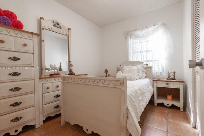 Building Photo - 4420 SW 114th Ct