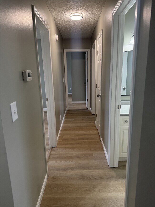 Building Photo - 804 Woodmere Dr