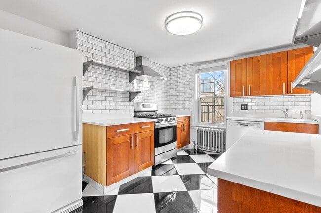 Building Photo - 34 Erie St