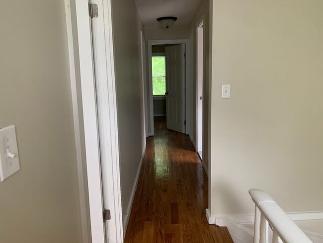 Building Photo - Gorgeous 3BR, Single Family Home IN EAST ROCK! PARKING! LAUNDRY!