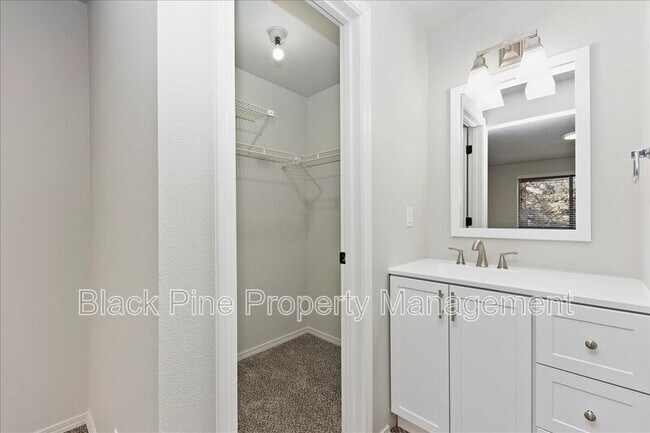 Building Photo - 3675 S Gekeler Ln