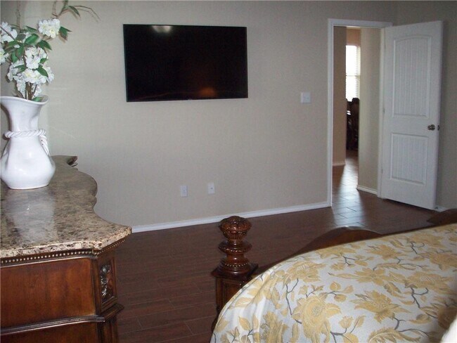 Building Photo - 1002 Beacon Cove