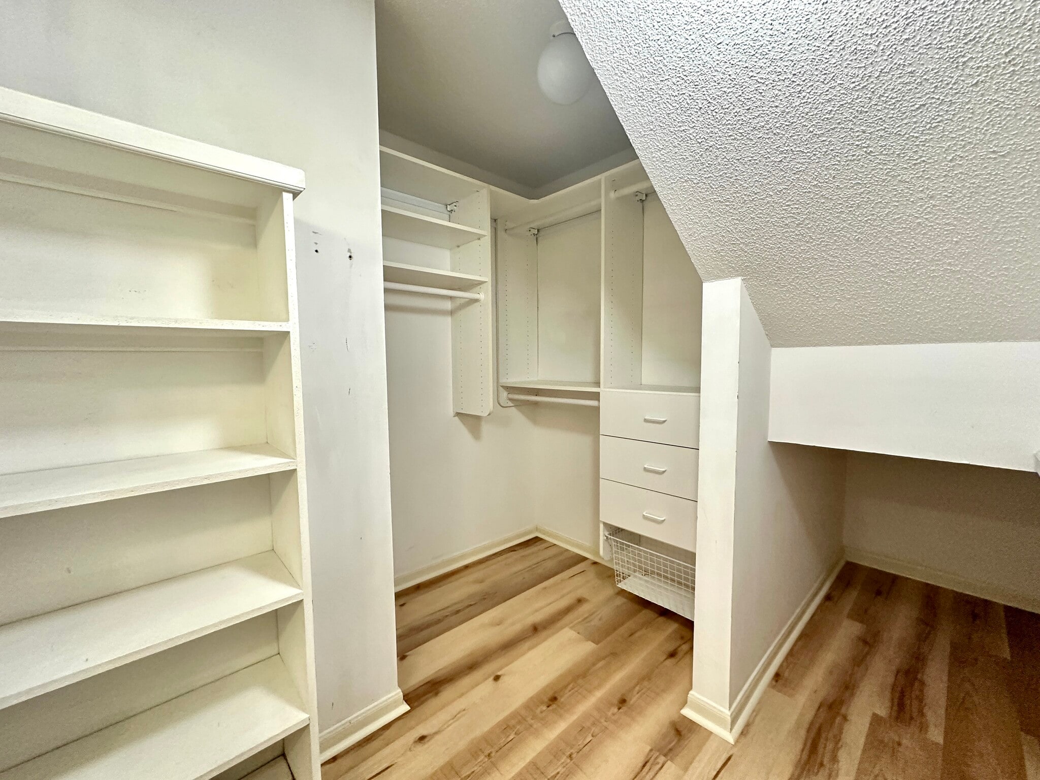 Closet - 304 S French Quarter Dr