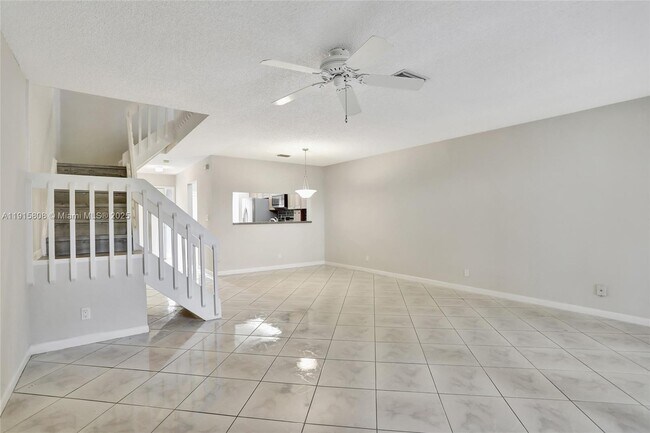 Building Photo - 4615 Carambola Cir S