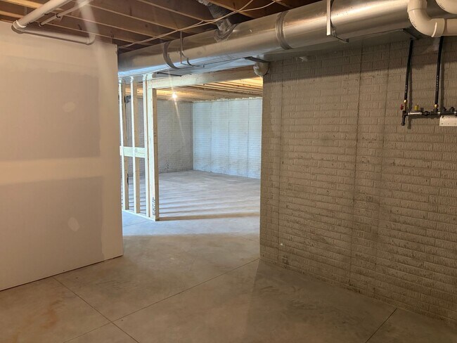 Building Photo - 14805 Willow St