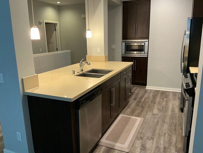 Building Photo - 3 Bedroom 3 Bath Townhouse Style Condo at Depot Walk in Orange