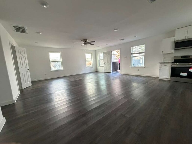 Building Photo - 5616 Hollow Pines Dr