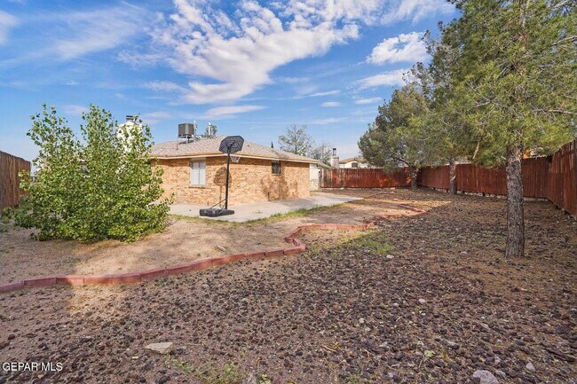 Building Photo - 1821 Ed White Way