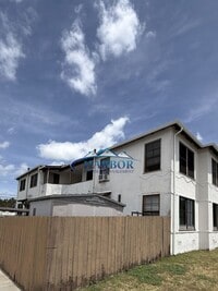 Building Photo - 904 Sartori Ave