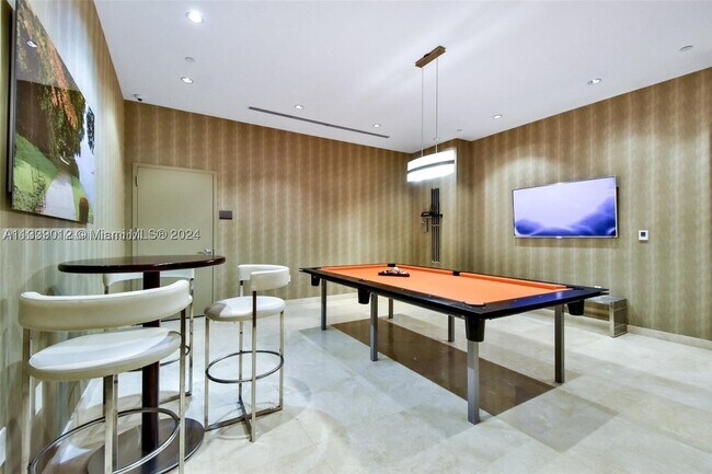 Building Photo - 16001 Collins Ave