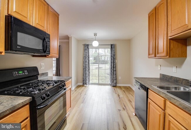 Building Photo - 2035 Astilbe Way