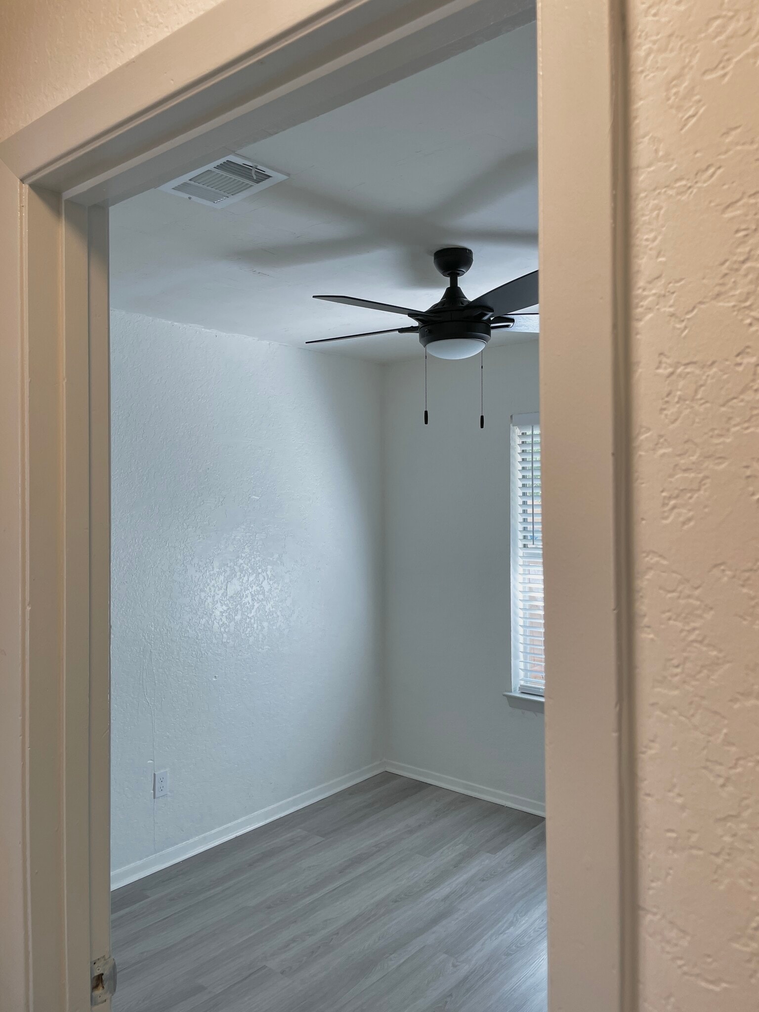 Building Photo - 8337 Clifford St