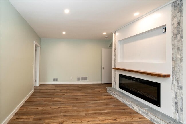 Building Photo - 61 Halcyon Terrace