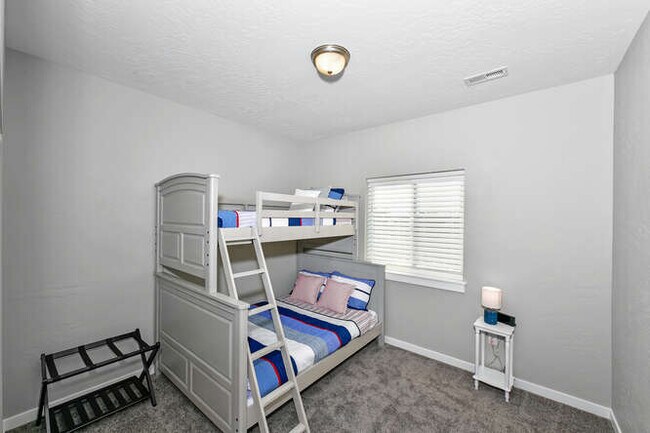 Building Photo - 519 N Creative