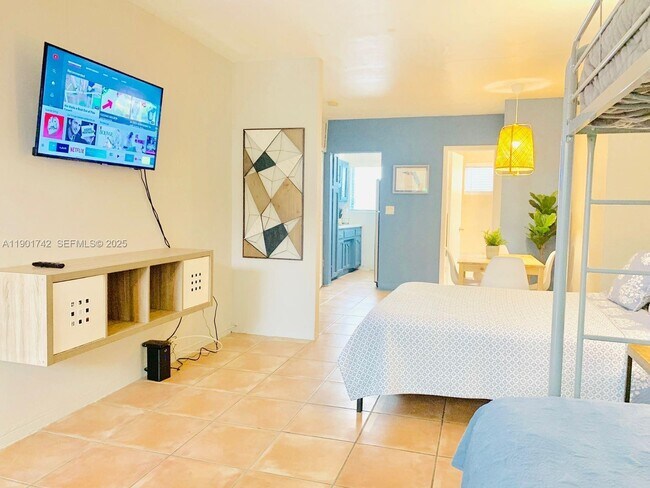 Building Photo - 825 Euclid Ave