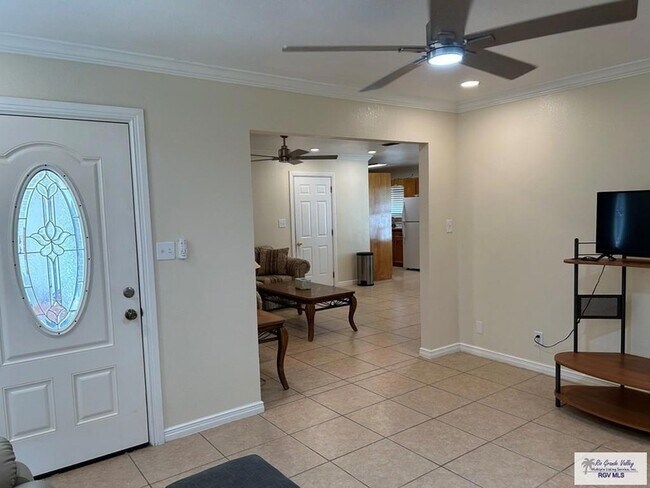 Building Photo - 711 Cisneros St