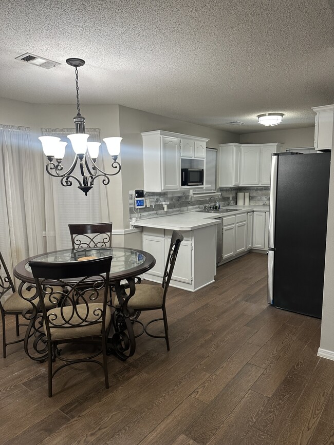 Building Photo - 2407 Broken Hill Dr