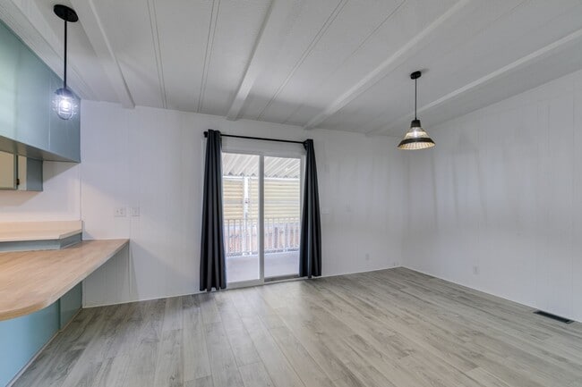 Building Photo - Beautifully Remodeled Boulder City Home with Spacious Backyard Retreat