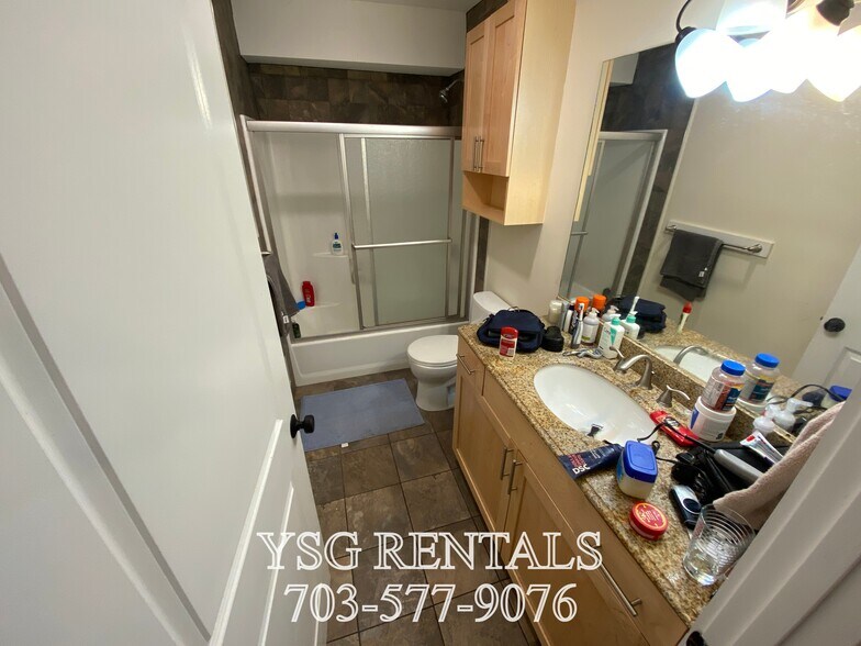 Building Photo - 27 Wait St