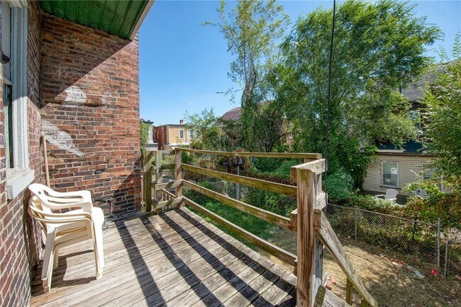 Building Photo - 354 Ophelia St