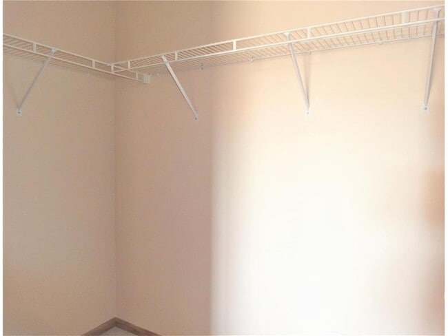 Building Photo - 9204 Holly Ln N