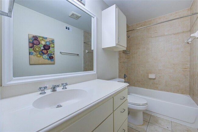 Building Photo - 8656 Meadowcroft Dr