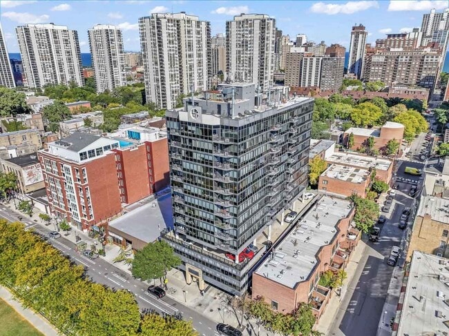 Building Photo - 1309 N Wells St